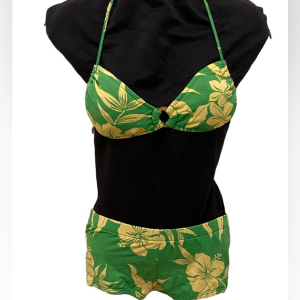 Bikini & Wrap - Picture 2 of 9